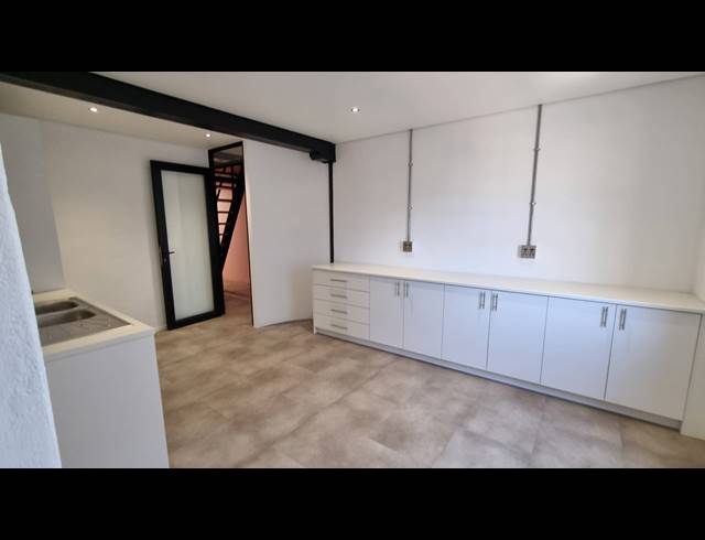347M² OFFICE FOR SALE IN WOODSTOCK